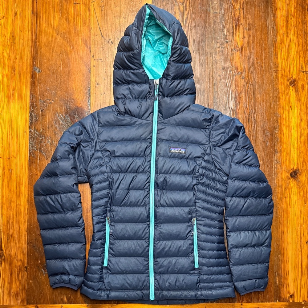 Patagonia Navy Blue Puffer Jacket with Teal Accents